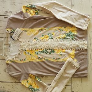 Blumarine ladies hand embroidered sweater Italy Size 46 (Medium)